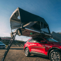 SHEEPIE Yuna 2.0 Dachzelt. Dachzelt von Camperausbauer, Dachzelt kaufen, Dachzelt für Roadtrips und Camping. Dachzelt für 2 bis 4 Personen. Dachzelt mit Teleskopleiter, Dachzelts mit großer Liegefläche. Dachzelt für komfortables Schlafen, Dachzelt bestellen
