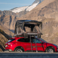 SHEEPIE Yuna 2.0 Dachzelt. Dachzelt von Camperausbauer, Dachzelt kaufen, Dachzelt für Roadtrips und Camping. Dachzelt für 2 bis 4 Personen. Dachzelt mit Teleskopleiter, Dachzelts mit großer Liegefläche. Dachzelt für komfortables Schlafen, Dachzelt bestellen
