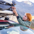 SHEEPIE Yuna 2.0 Dachzelt. Dachzelt von Camperausbauer, Dachzelt kaufen, Dachzelt für Roadtrips und Camping. Dachzelt für 2 bis 4 Personen. Dachzelt mit Teleskopleiter, Dachzelts mit großer Liegefläche. Dachzelt für komfortables Schlafen, Dachzelt bestellen