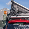 SHEEPIE Yuna 2.0 Dachzelt. Dachzelt von Camperausbauer, Dachzelt kaufen, Dachzelt für Roadtrips und Camping. Dachzelt für 2 bis 4 Personen. Dachzelt mit Teleskopleiter, Dachzelts mit großer Liegefläche. Dachzelt für komfortables Schlafen, Dachzelt bestellen